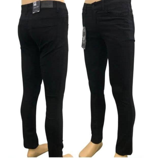 Pantalón negro elastizado (no es de mezclilla) 9800cup