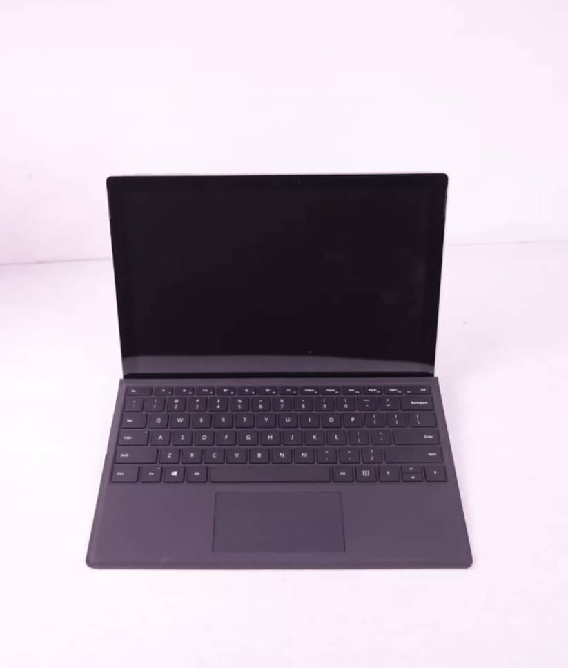 Microsft Surface pro 5 como nueva. i5 de 7ma 8gb ram 300usd-20usd