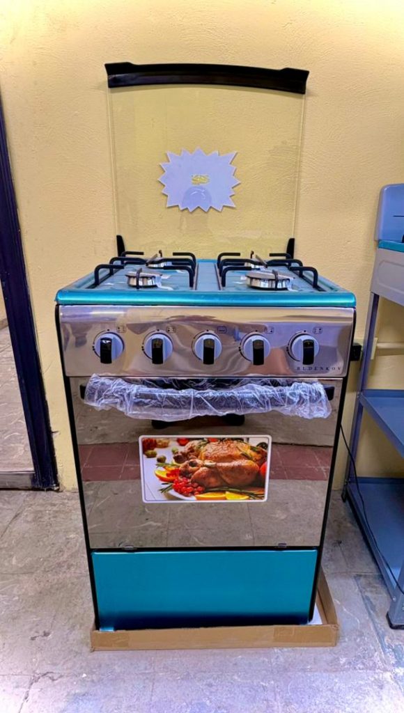 Cocina-de-Gas-con-horno-de-4-Hornillas-y-con-magneto-marca-RUDENKOV-200-210