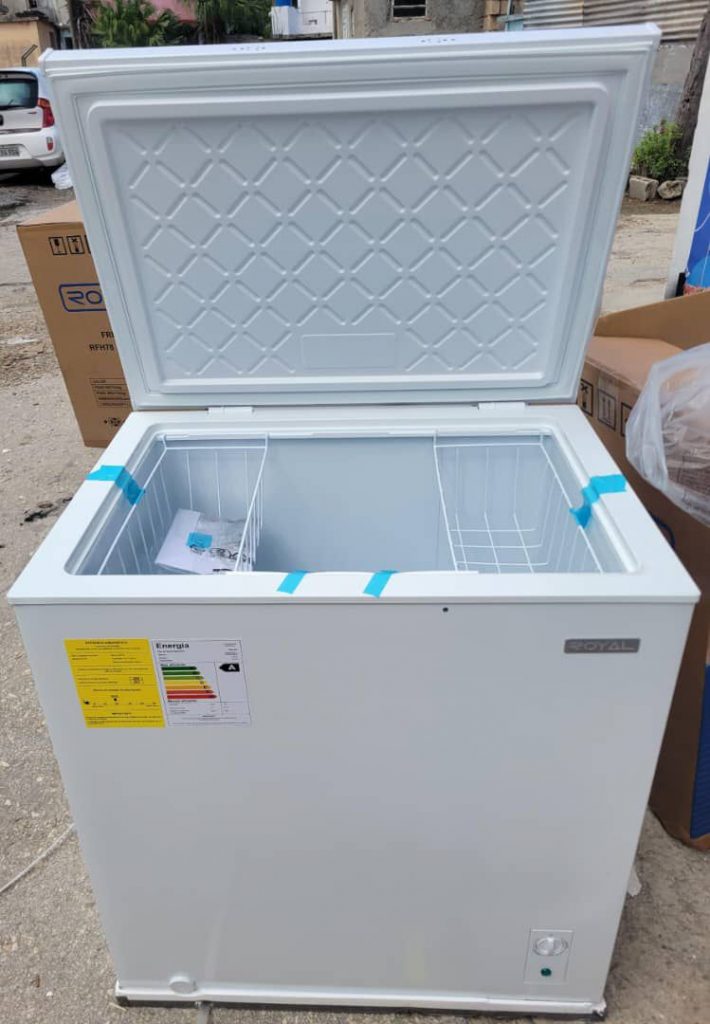 Nevera-Royal-de-7.8-pies-trae-2-cestas-250-260usd-1
